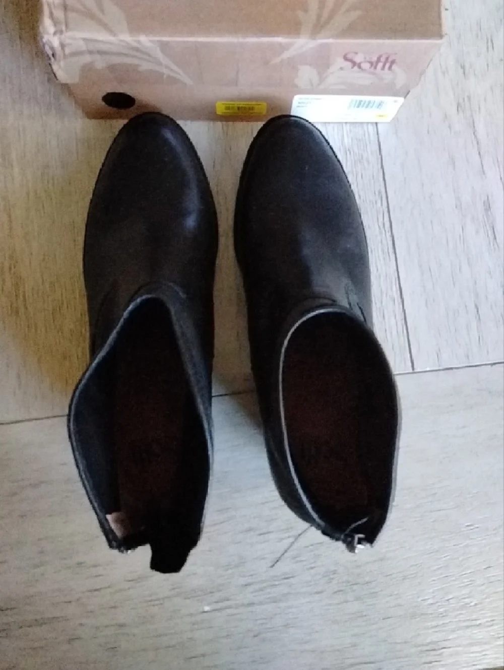 NWT Sofft Aisley Black Leather Ankle Booties with Back Zip, Size 9. - Picture 3 of 6